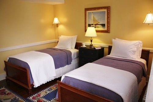 The Oak Bluffs Inn Екстериор снимка