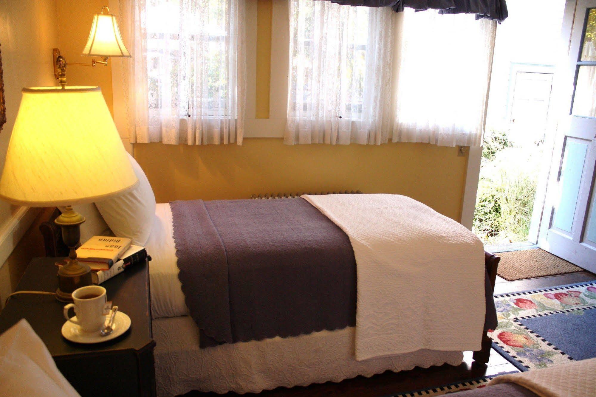The Oak Bluffs Inn Екстериор снимка