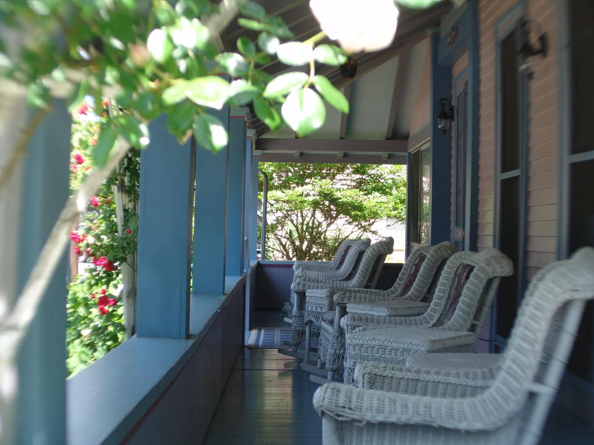 The Oak Bluffs Inn Екстериор снимка