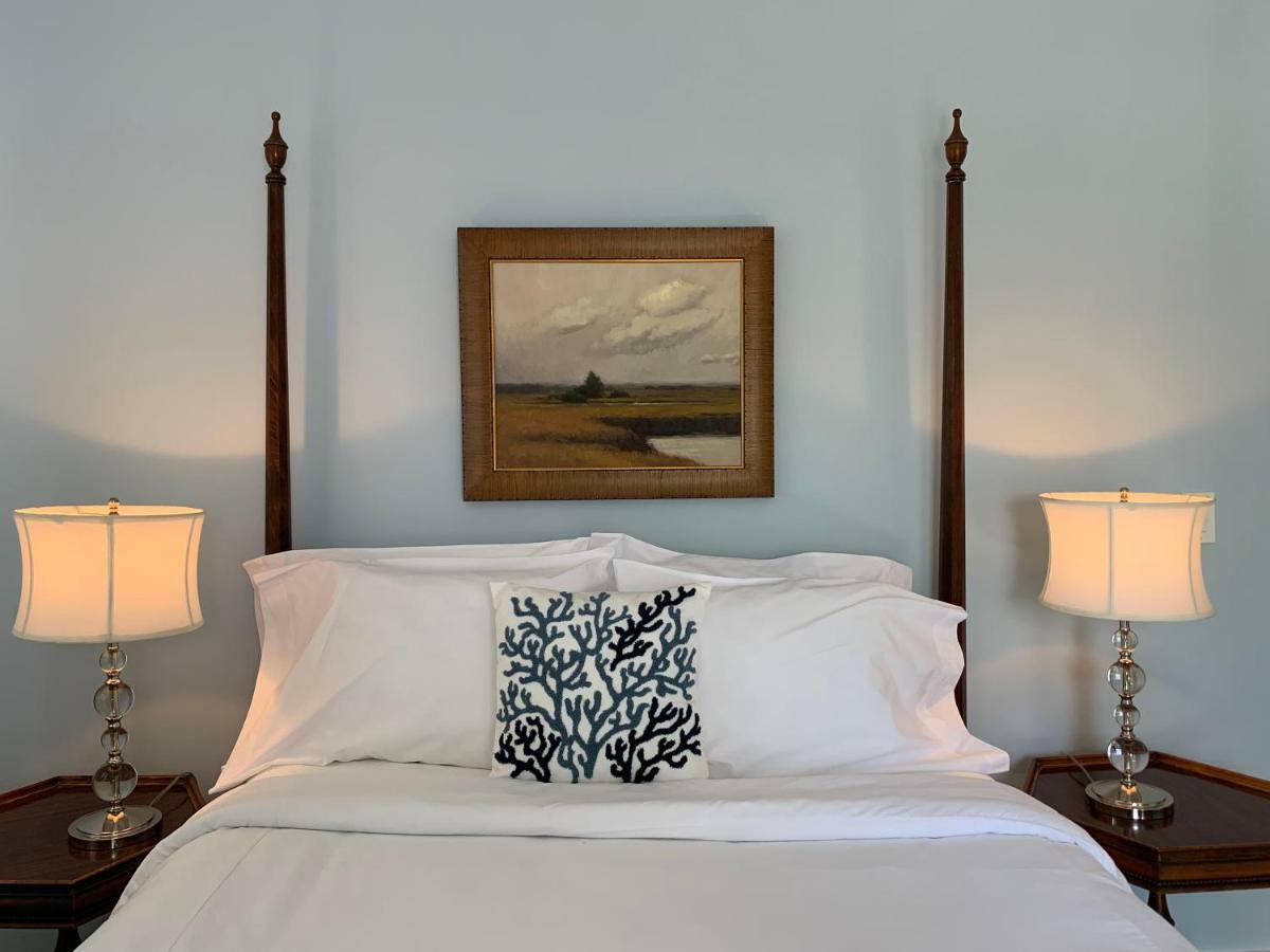 The Oak Bluffs Inn Екстериор снимка