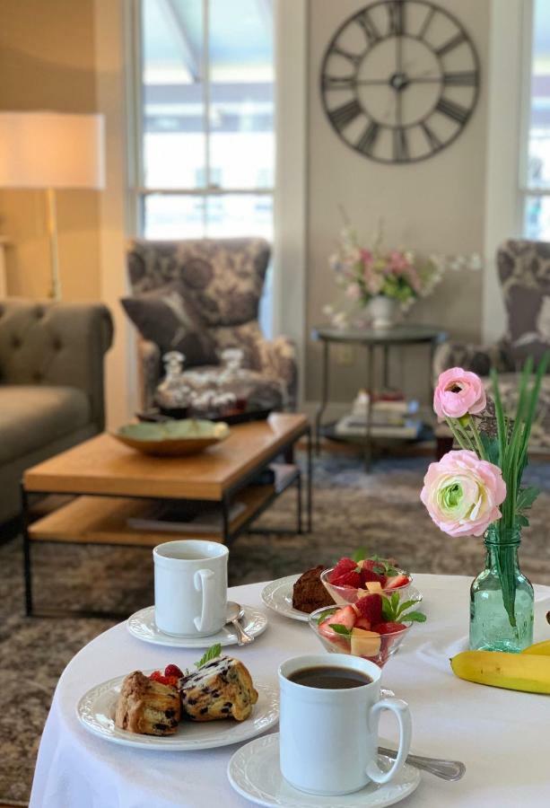 The Oak Bluffs Inn Екстериор снимка